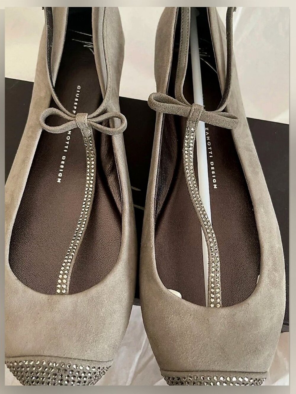 NIB! Giuseppe Zanotti Suede Crystal Embellished Flats T-Strap & Bow Detail size
